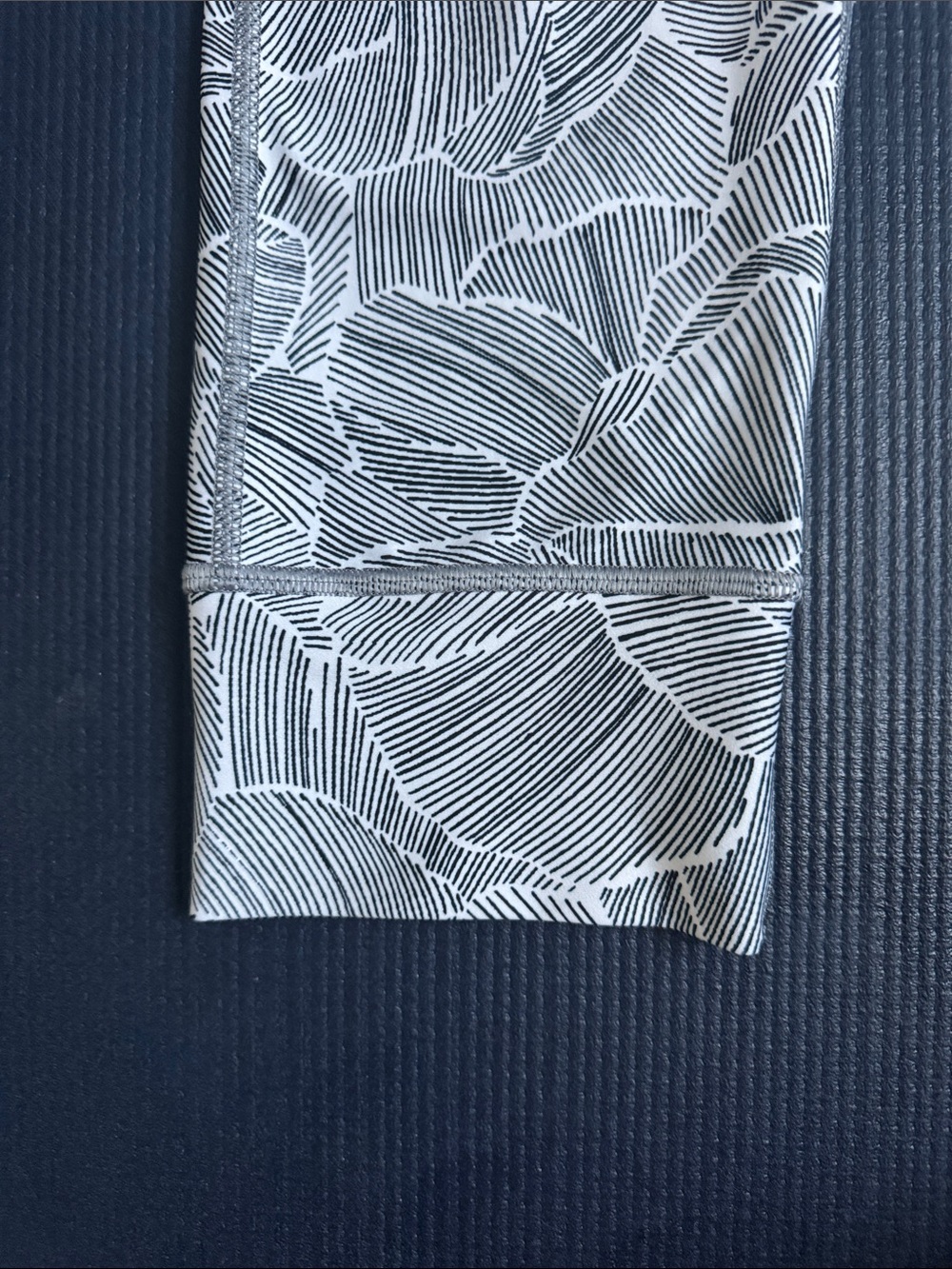 GAP Grey Floral-Print Capris with Drawstring Waist, Medium - Picture 5 of 7